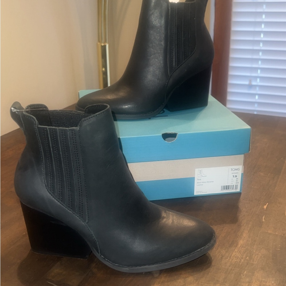 Toms Noa Women's Black Ankle Booties